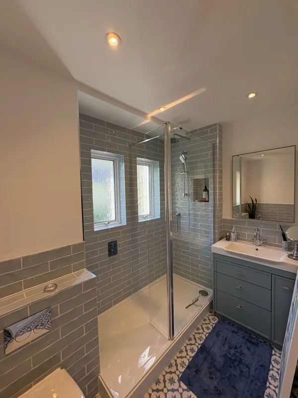 Walk-in Shower Room